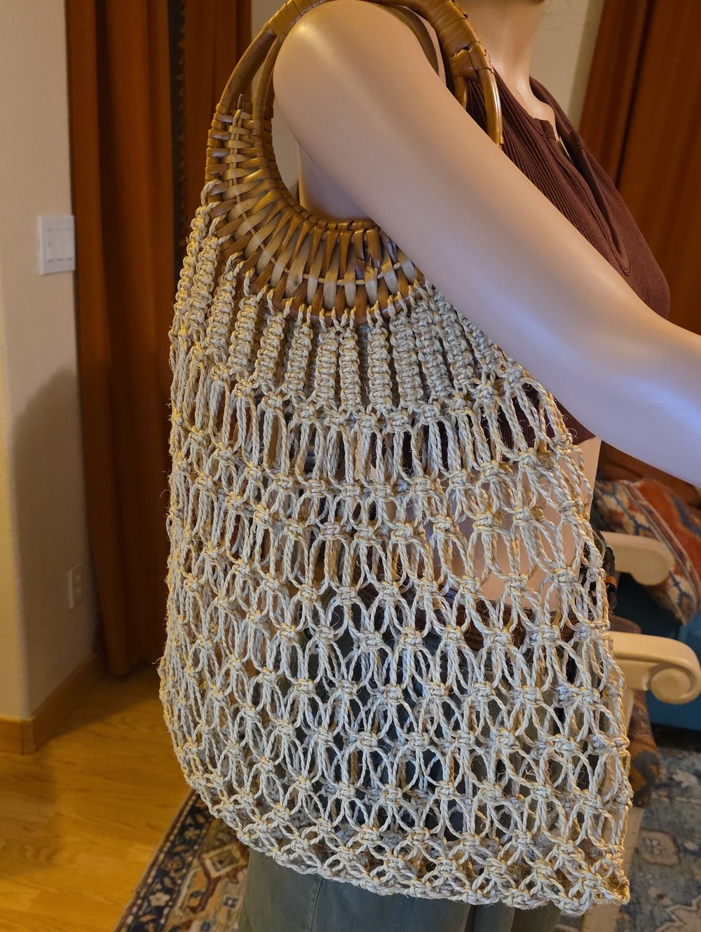 VTG Boho Macrame Straw Net Shoulder Bag Wooden Handle EUC - Picture 16 of 16